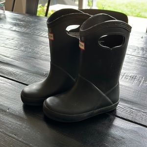 Toddler black hunter rain boots - size 7